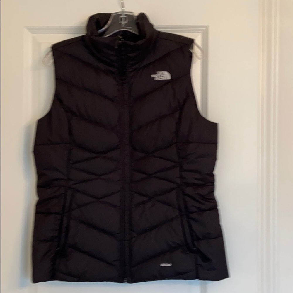 Black The North Face puffer vest - Large